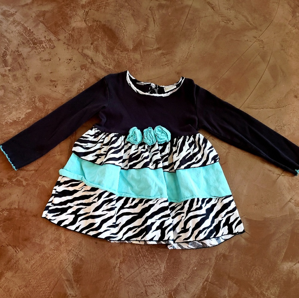 Girls Ruffle Outfit - Picture 2 of 3
